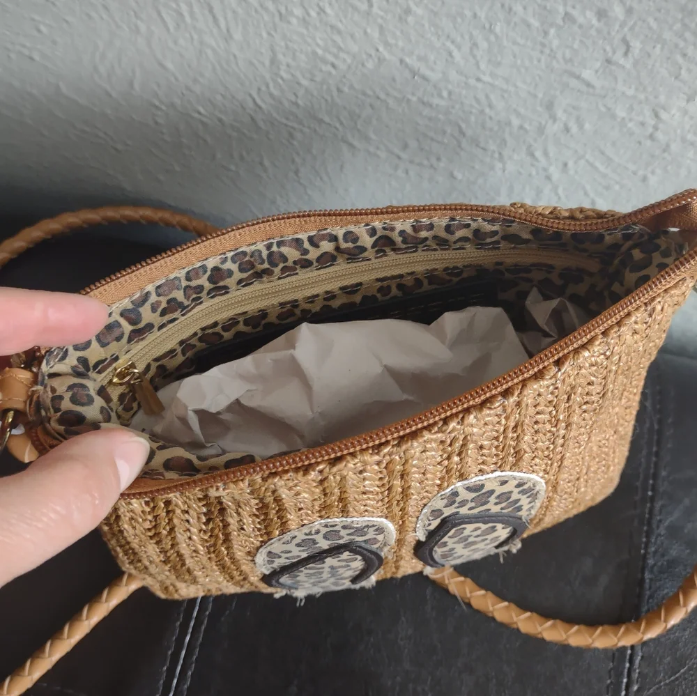 Sondra Roberts Squared Woven Straw Rafia Flip Flop Crossbody Bag - Picture 8 of 14